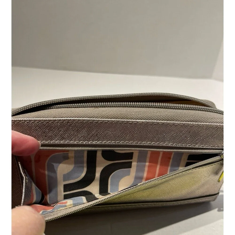 Guess Wallet - Picture 4 of 11
